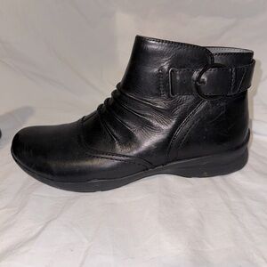 NIB Earth shoes Natural Tahoe black boots
